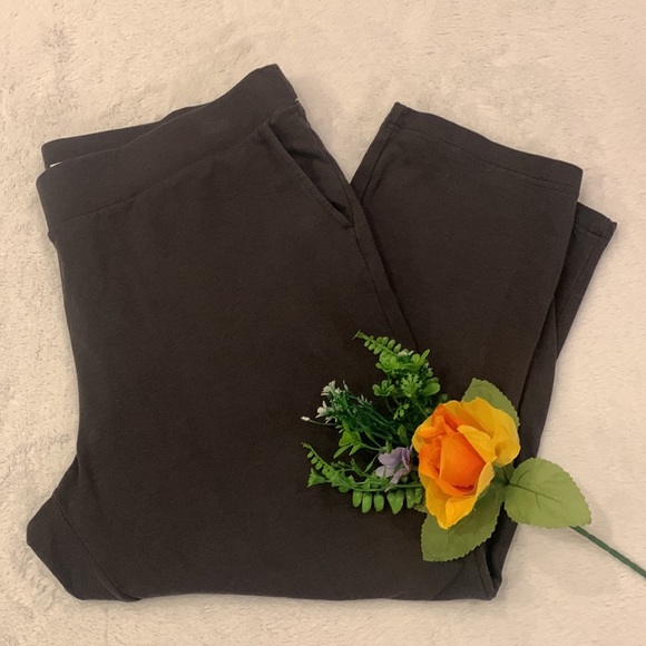 🌹 purejill • Affinity French Terry Slim Leg Gray Crop Pants - Picture 2 of 9